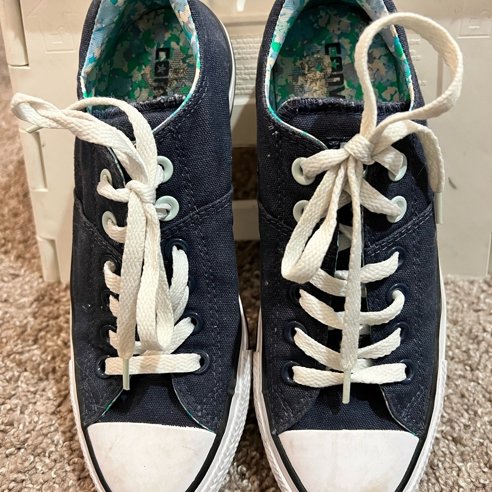 Converse Sneakers All Stars Limited Edition Navy & Blue Floral Lined Worn Once! - Picture 3 of 14